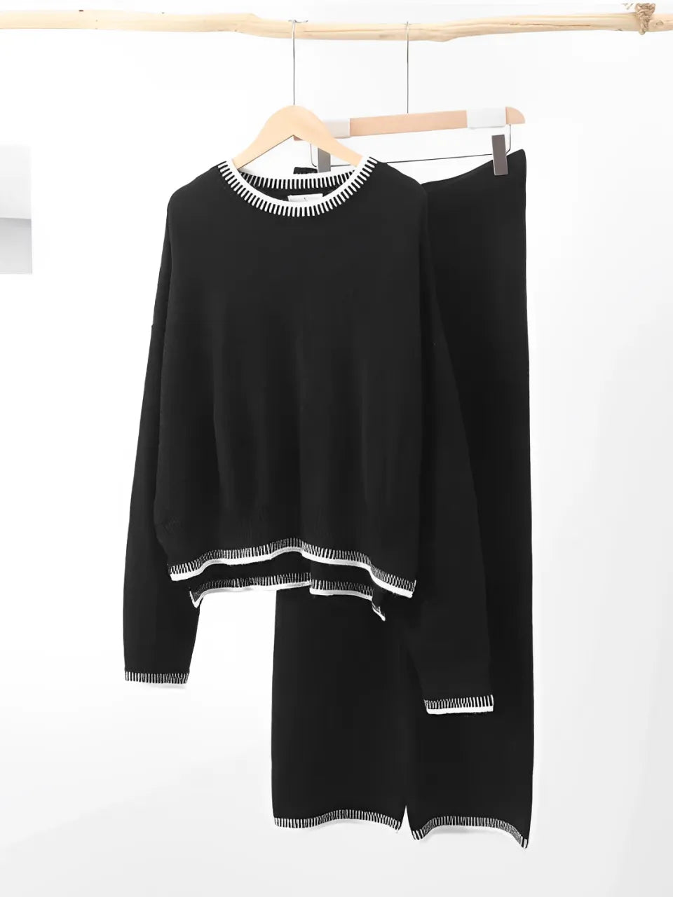 Conjunto com Suéter e Calça com Detalhes em Crochê