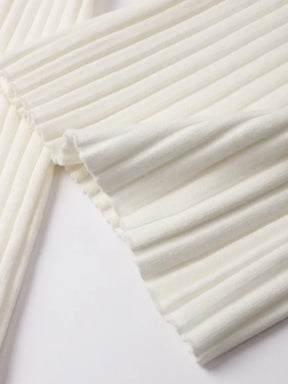 Conjunto de Tricô Canelado com Suéter de Gola Alta e Calça Flare de Cintura Alta