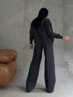 Conjunto com Jaqueta de Zíper e Calça Reta com Bolsos