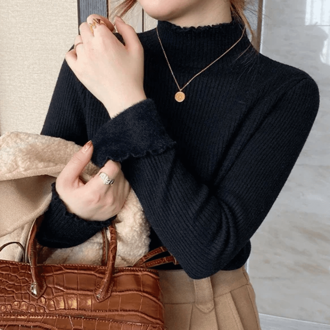 Blusa Peluciada e Canelada com Gola Alta