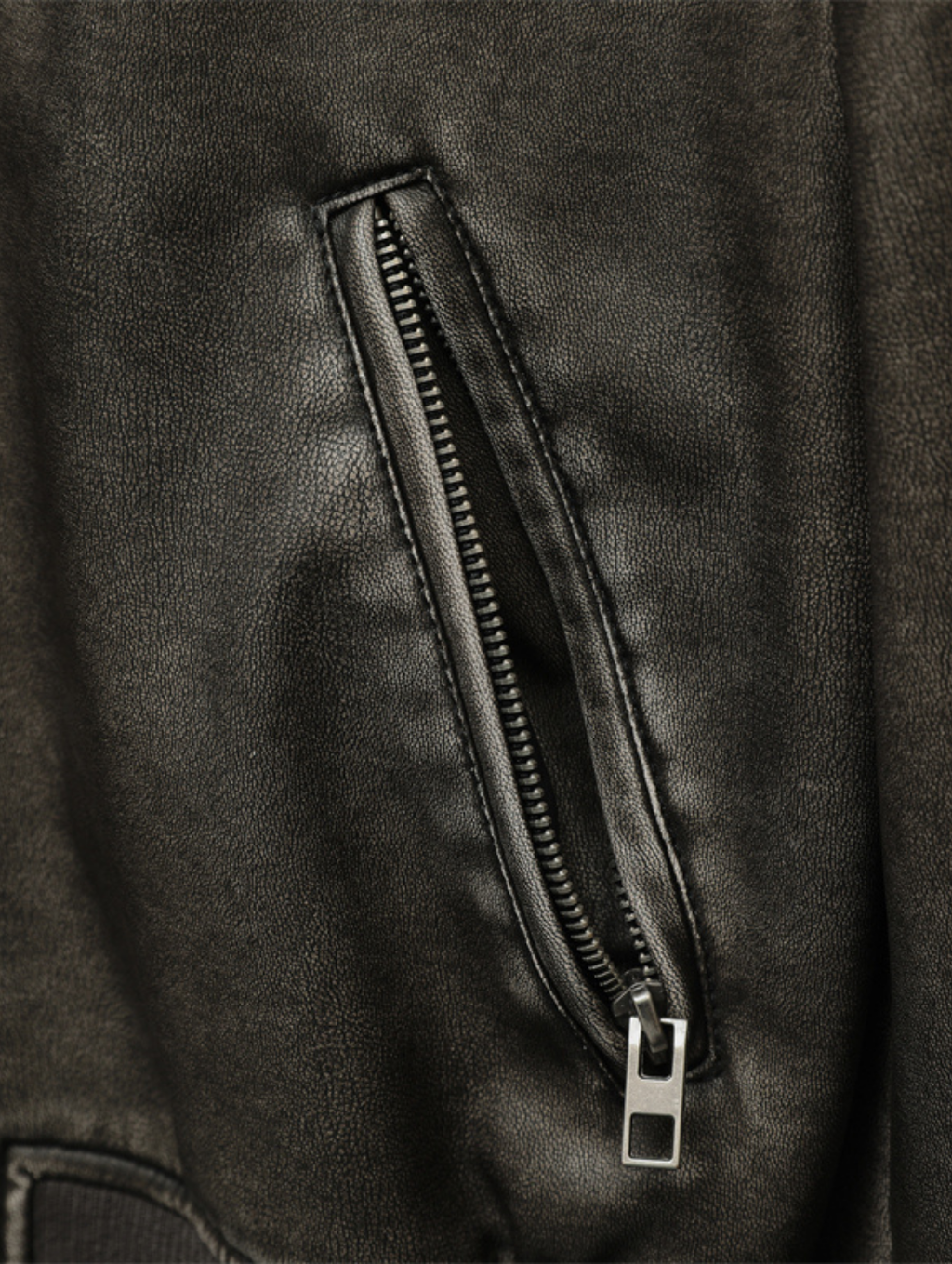 Jaqueta Bomber de Couro Sintético