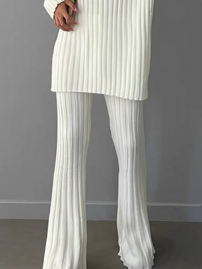 Conjunto de Tricô Canelado com Suéter de Gola Alta e Calça Flare de Cintura Alta