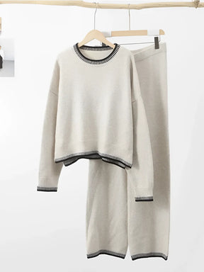 Conjunto com Suéter e Calça com Detalhes em Crochê