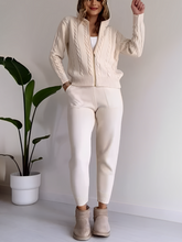 Conjunto de Tricô com Jaqueta Texturizada com Zíper e Calça Jogger de Cintura Elástica