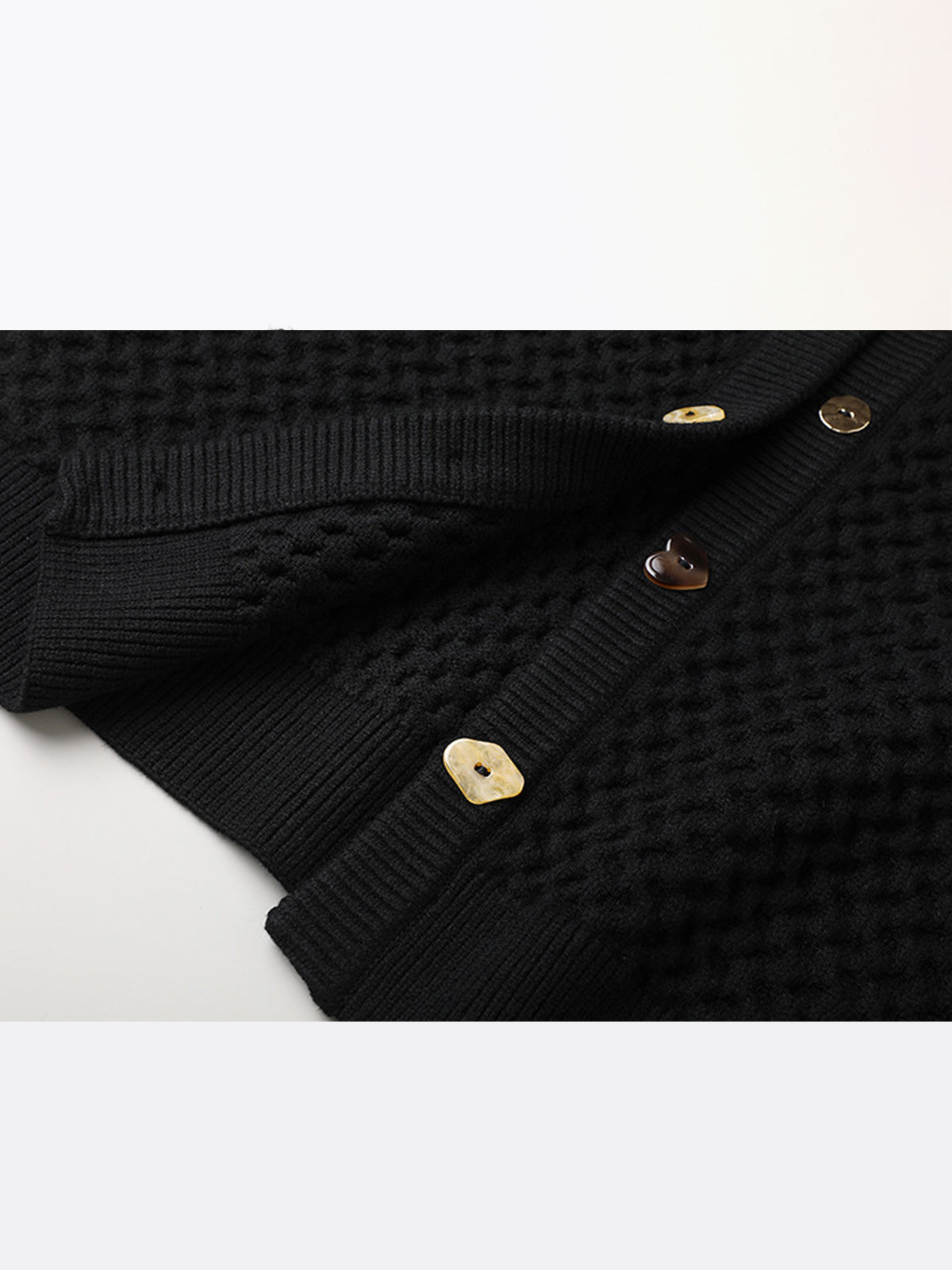 Cardigan com Botões Geometricos