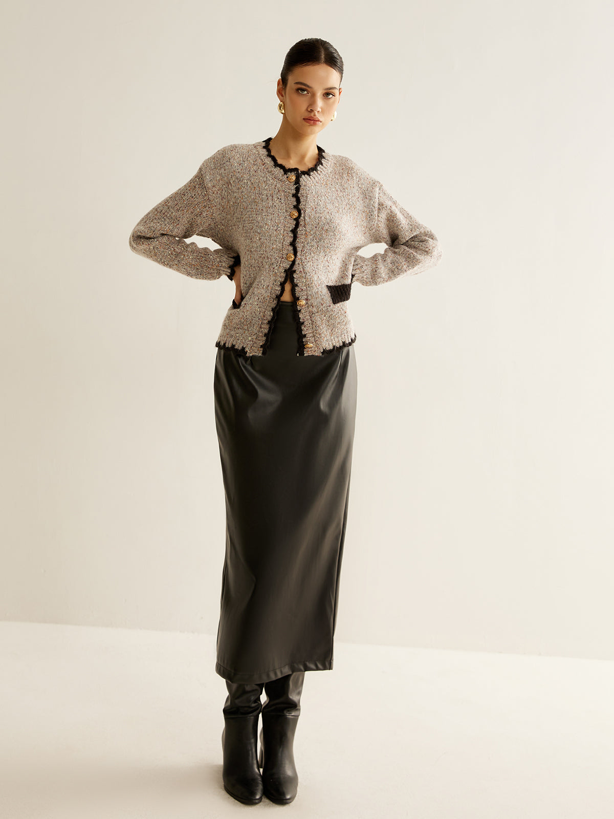 Cardigan Versátil com Botões e Acabamento Contrastante