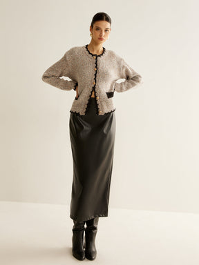 Cardigan Versátil com Botões e Acabamento Contrastante