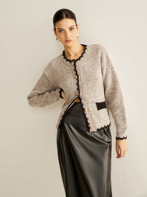 Cardigan Versátil com Botões e Acabamento Contrastante