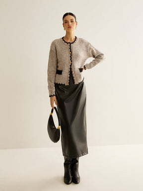 Cardigan Versátil com Botões e Acabamento Contrastante