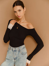 Suéter Slim Assimétrico com Punho de Renda