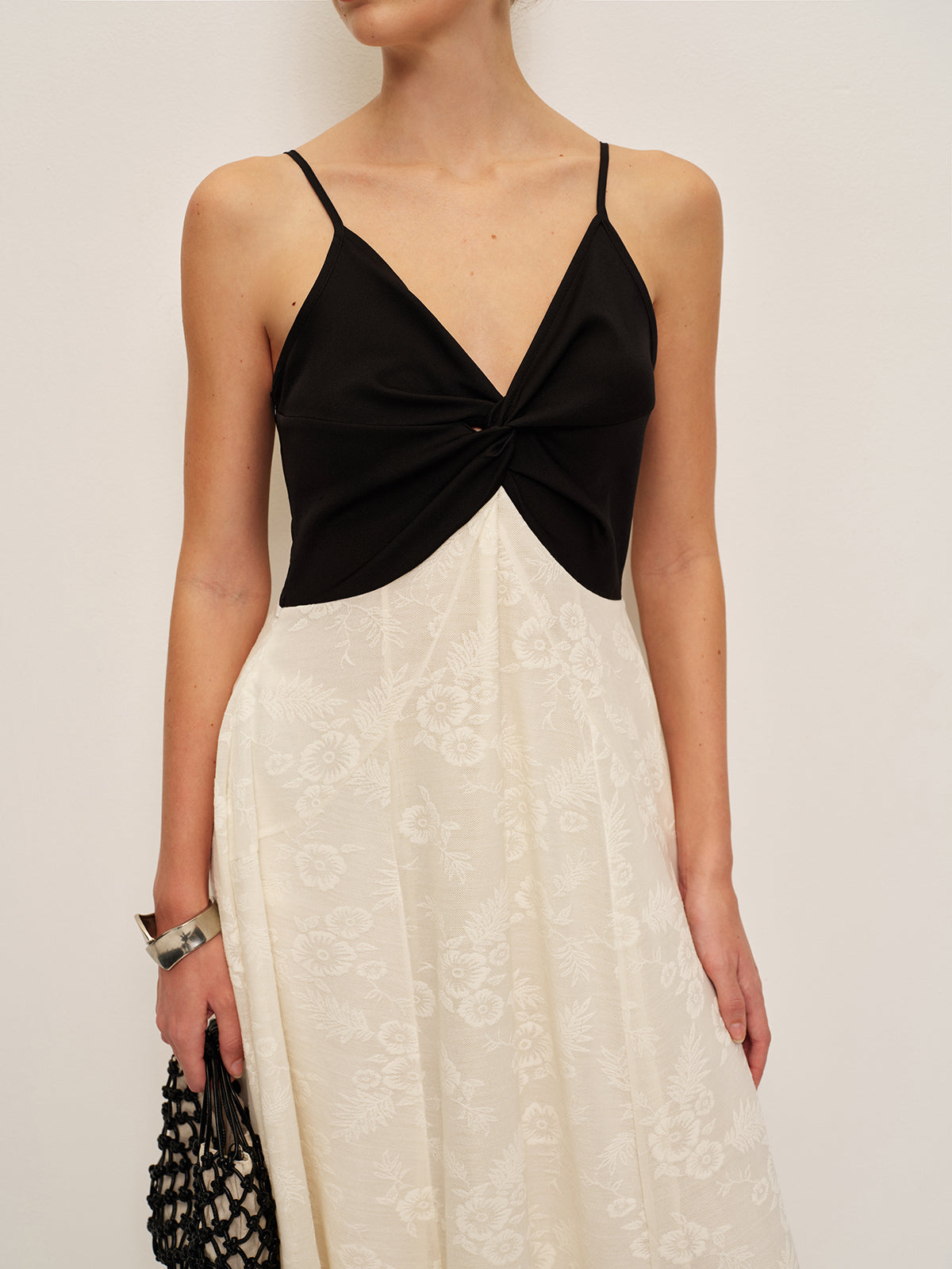 Vestido Longo com Frente Torcida em Dois Tons - Twist