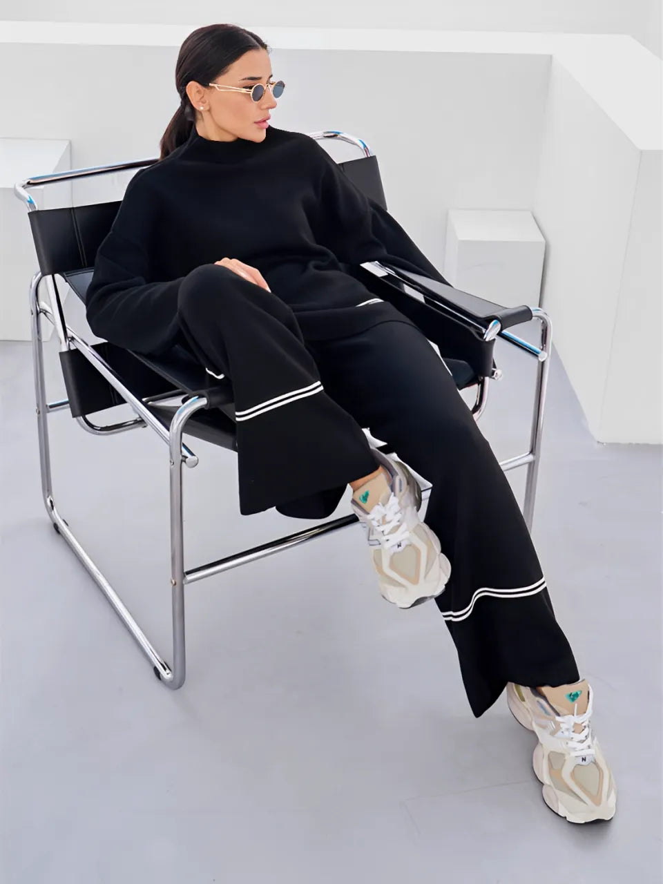 Conjunto de Tricô com Suéter Mullet Gola Alta e Calça Cintura Alta Confortável