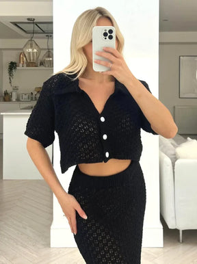 Conjunto de Blusa e Saia de Crochê