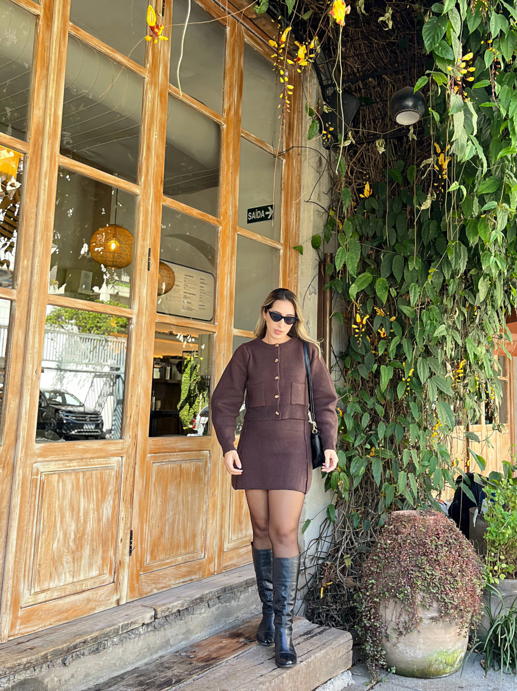 Conjunto Tricô Suêter e Saia