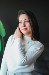 Suéter Peluciado com Detalhes em Pérolas - Pearl