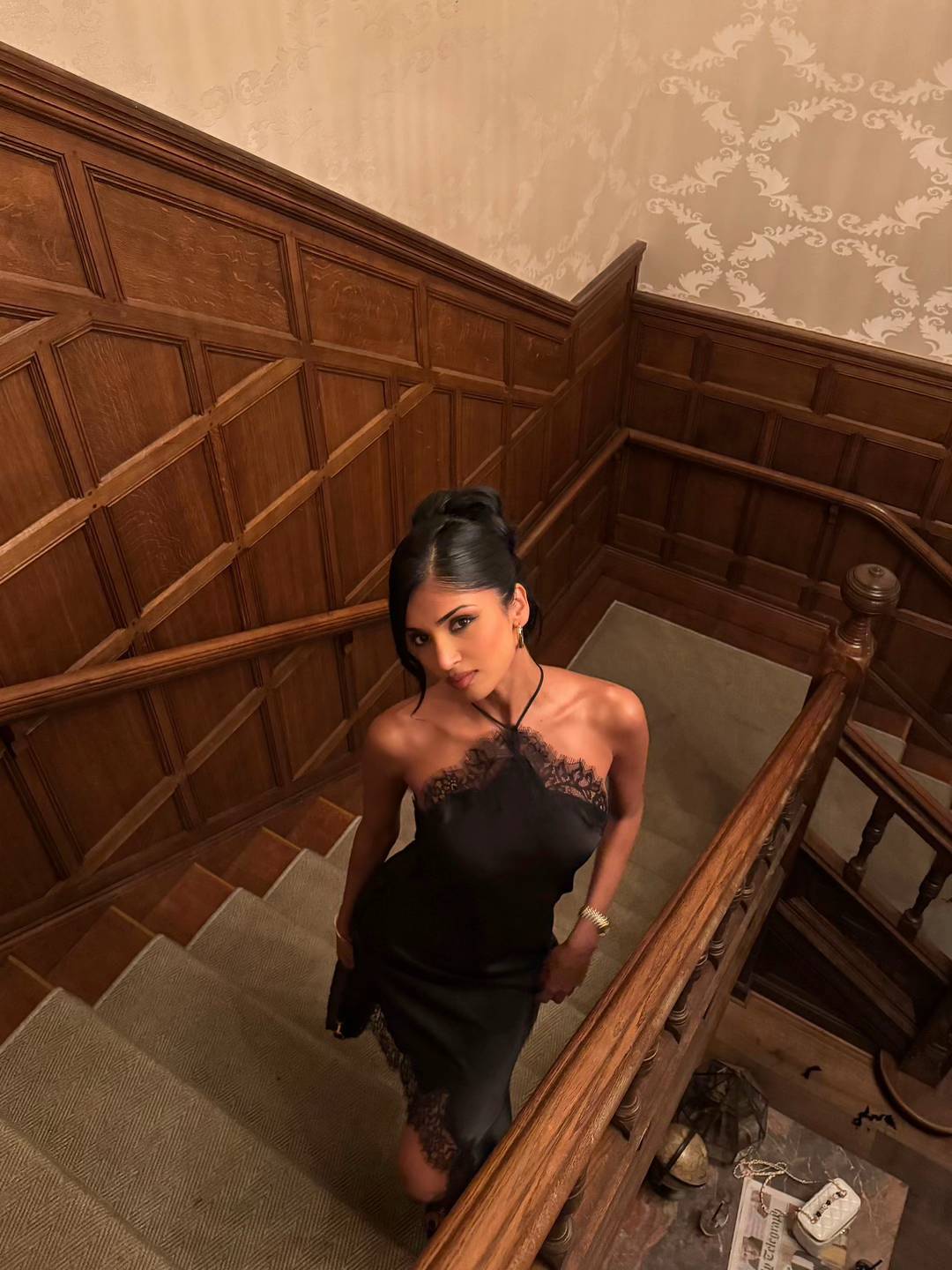 Vestido Curto Acetinado com Renda - Liora