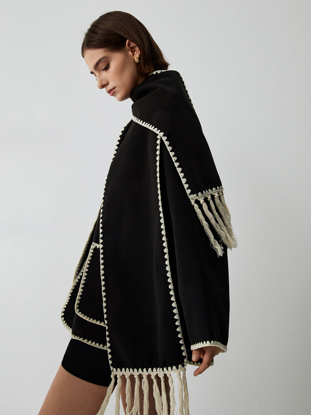 Jaqueta com Acabamento Contrastante e Cachecol