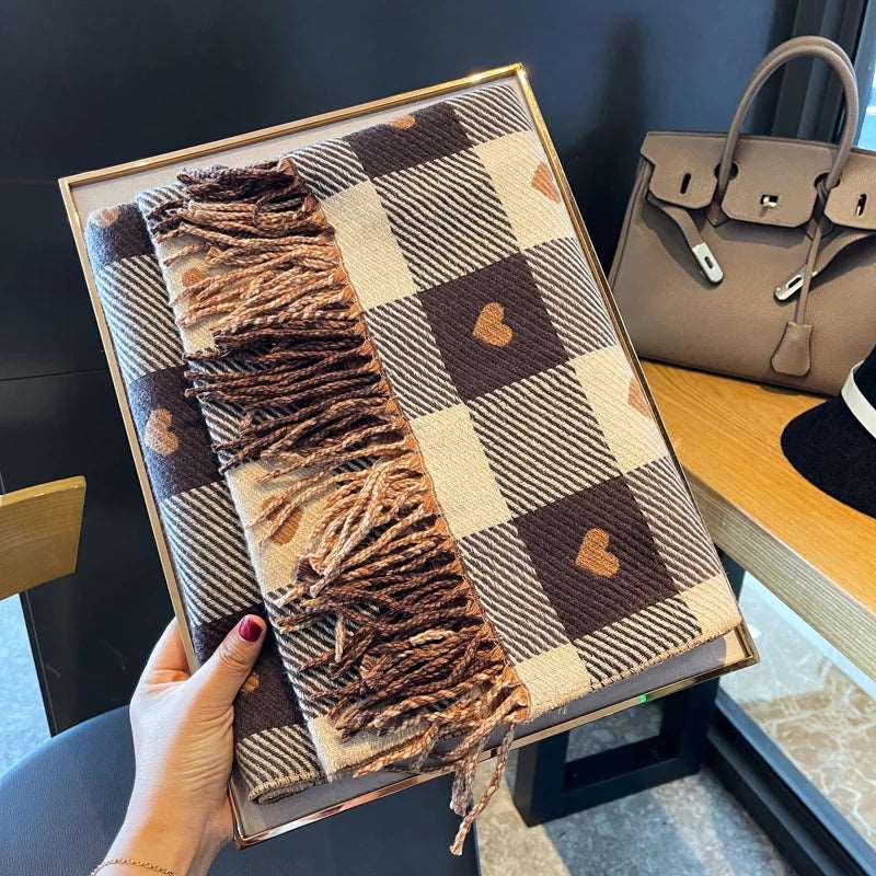 Cachecol Cashmere Xadrez com Coração de Malha Premium