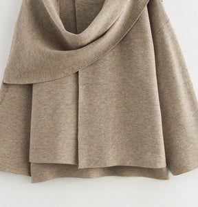 Casaco Assimétrico com Cachecol