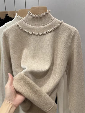 Suéter Peluciado com Detalhes em Pérolas - Pearl