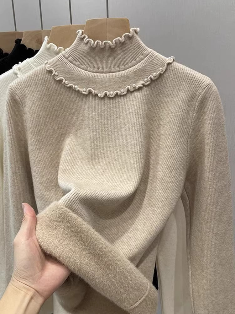 Suéter Peluciado com Detalhes em Pérolas - Pearl