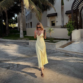 Vestido de Cetim com Alça Ajustável